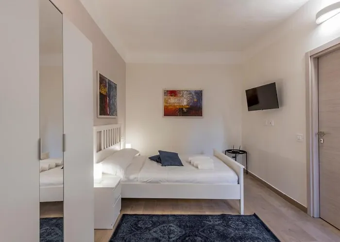 Frisi 3 City Center Suite - B Home